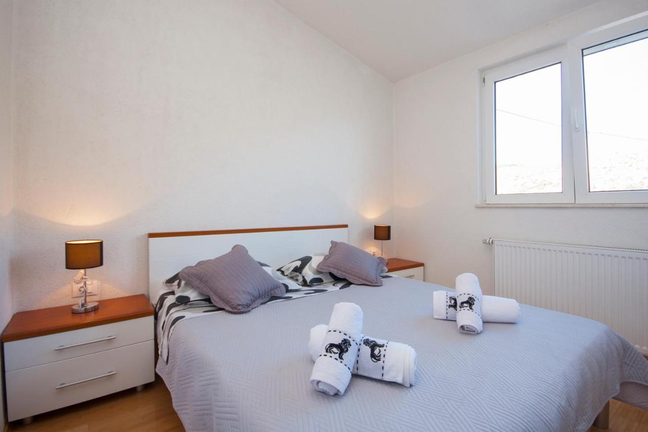 Apartman Sena Примоштен Экстерьер фото