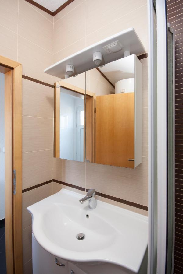 Apartman Sena Примоштен Экстерьер фото